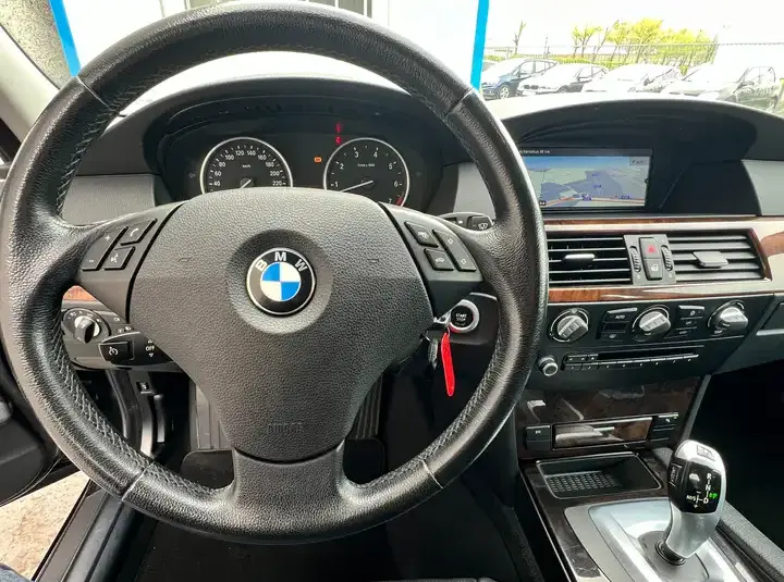 BMW 523 iA